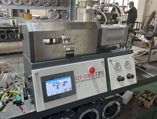 Boudineuse à vis jumelle de laboratoire de 2.2KW 6kg/H pour le matériel de grande molécularité