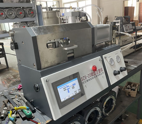 Le multiple cannelle le moulage par injection micro usine pour le Polyimide