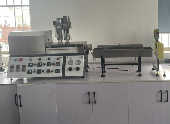Longueur jumelle de filet de vis de la boudineuse à vis de laboratoire de laboratoire de contrôle de PLC 0.75KW 250mm