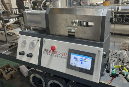 Alimentation jumelle micro de la boudineuse à vis de laboratoire d'OEM 220V deux gauche